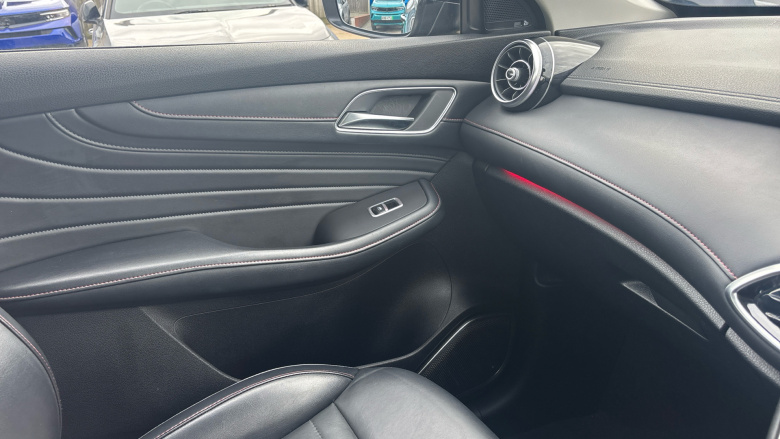 MG Hs 1.5 T-GDI Exclusive 5dr DCT Petrol Hatchback